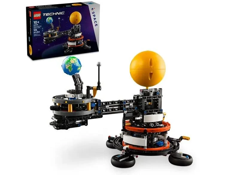 Lego Technic Planet Earth and Moon in Orbit / La planète Terre et la Lune en orbite - 42179
