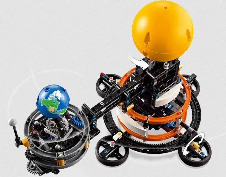 Lego Technic Planet Earth and Moon in Orbit / La planète Terre et la Lune en orbite - 42179