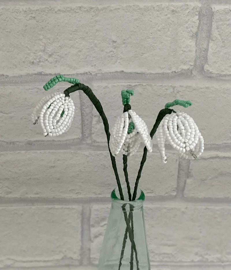 Kit de bricolage en forme de fleurs perlées - Perce-neige. Une idée cadeau créative.