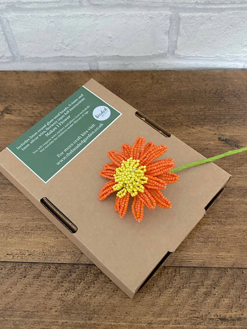 Kit de création de fleurs perlées - Gerbera (orange). Un cadeau créatif.