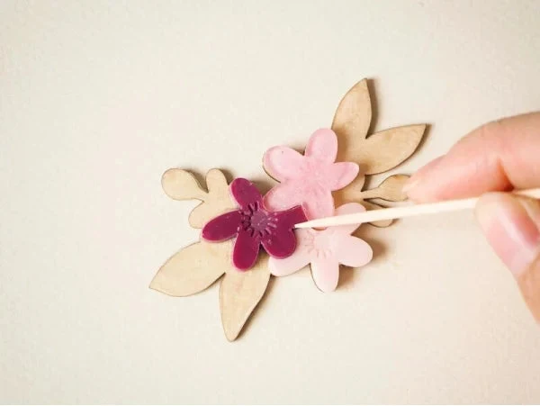 Kit DIY Mes Broches Fleuries en Acrylique – Créez 2 Broches Colorées