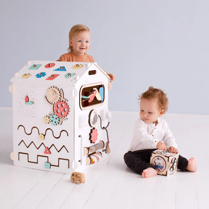 Ensemble - Busy board maisonnette blanche et cube interactif