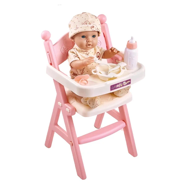 Poupée avec chaise haute
