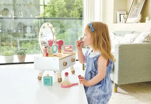 Hape My Stylish Dressing Table - Ma coiffeuse élégante (Montreal, In-store or pick-up ONLY/En magasin ou ramassage seulement)