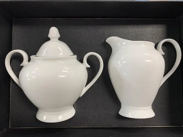 Cream And Sugar Set With Tray - Service à crème et à sucre avec plateau