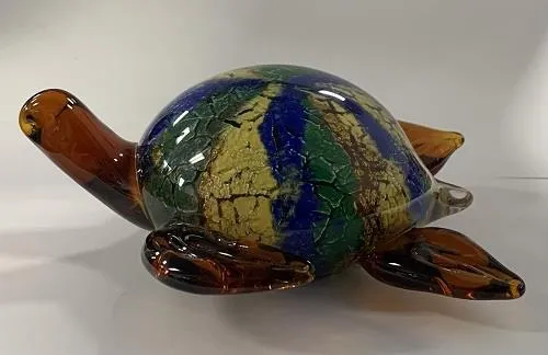 Glass Brown Turtle With Green Blue Yellow Shell / Tortue brune en verre à la carapace verte, bleue et jaune