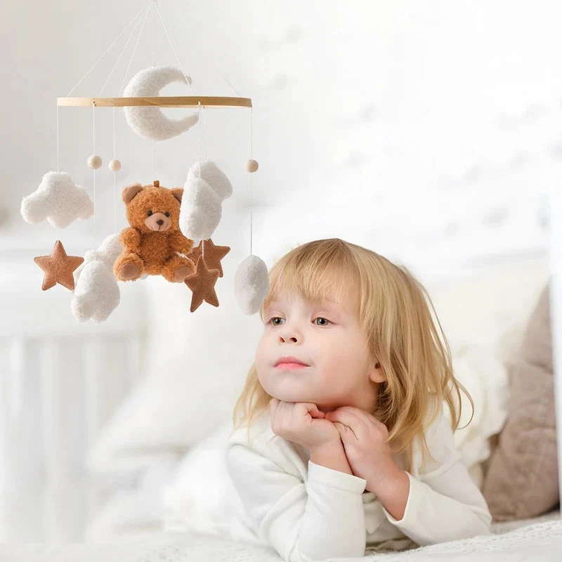 Mobile Montessori pour bébé – Éveil sensoriel et apaisement