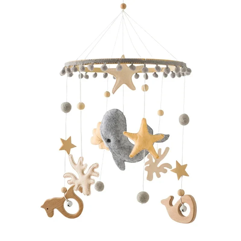 Mobile musical en bois pour bébé – Hochet suspendu