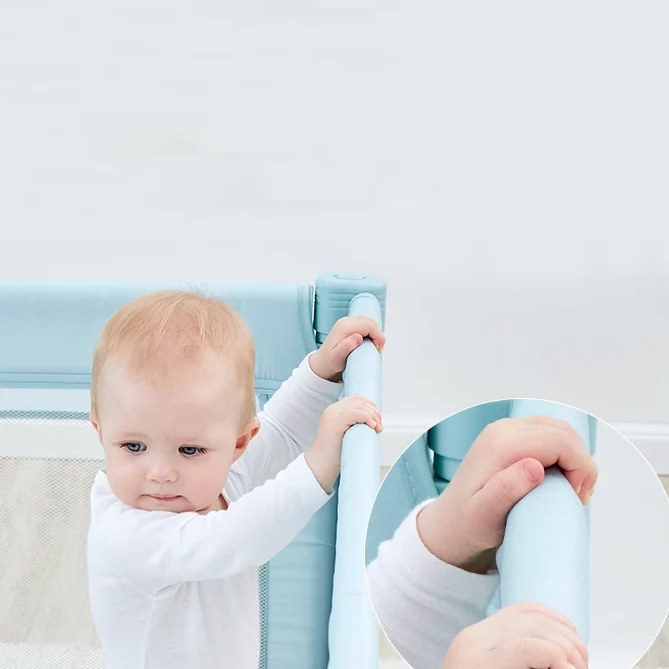 Parc pour bébé modulaire et réglable avec panneaux à verrouillage angulaire