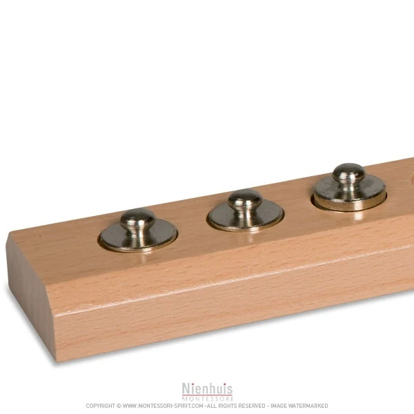 Lot 10 poids dans support bois
