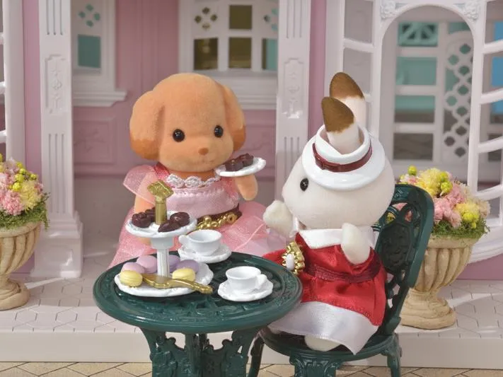 Calico Critters Tea And Treats Figurine Set / Ensemble de figurines Thé et friandises