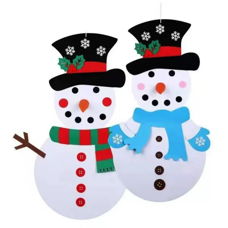 Les enfants créent leur propre Bonhomme de Neige de Noël.