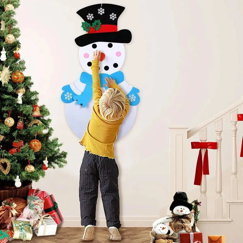 Les enfants créent leur propre Bonhomme de Neige de Noël.