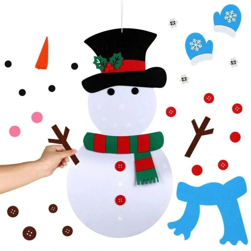 Les enfants créent leur propre Bonhomme de Neige de Noël.