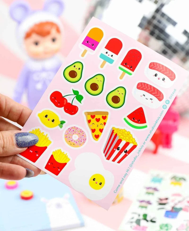 Planche de stickers Sushi, fruits & fast-food kawaii – Autocollants A6 (20 stickers)