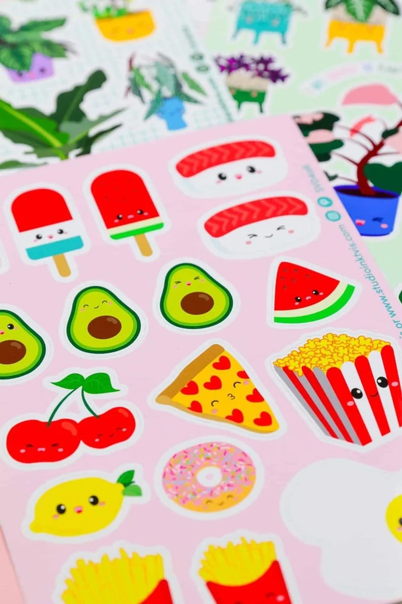 Planche de stickers Sushi, fruits & fast-food kawaii – Autocollants A6 (20 stickers)