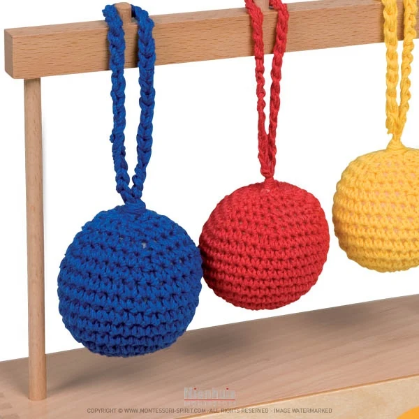 Présentoir à couleur pour 3 balles tricot
