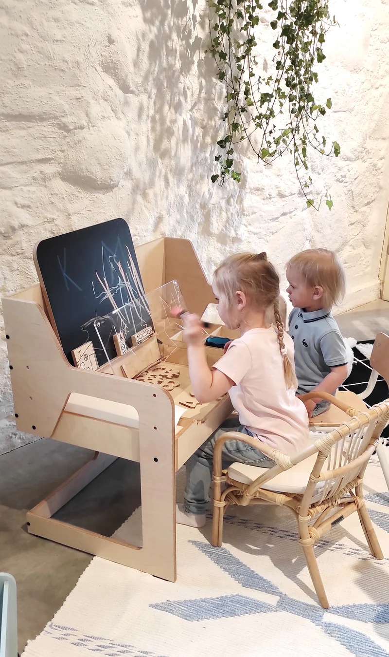 Bureau évolutif et chaise Montessori