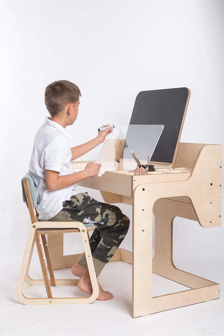 Bureau évolutif et chaise Montessori