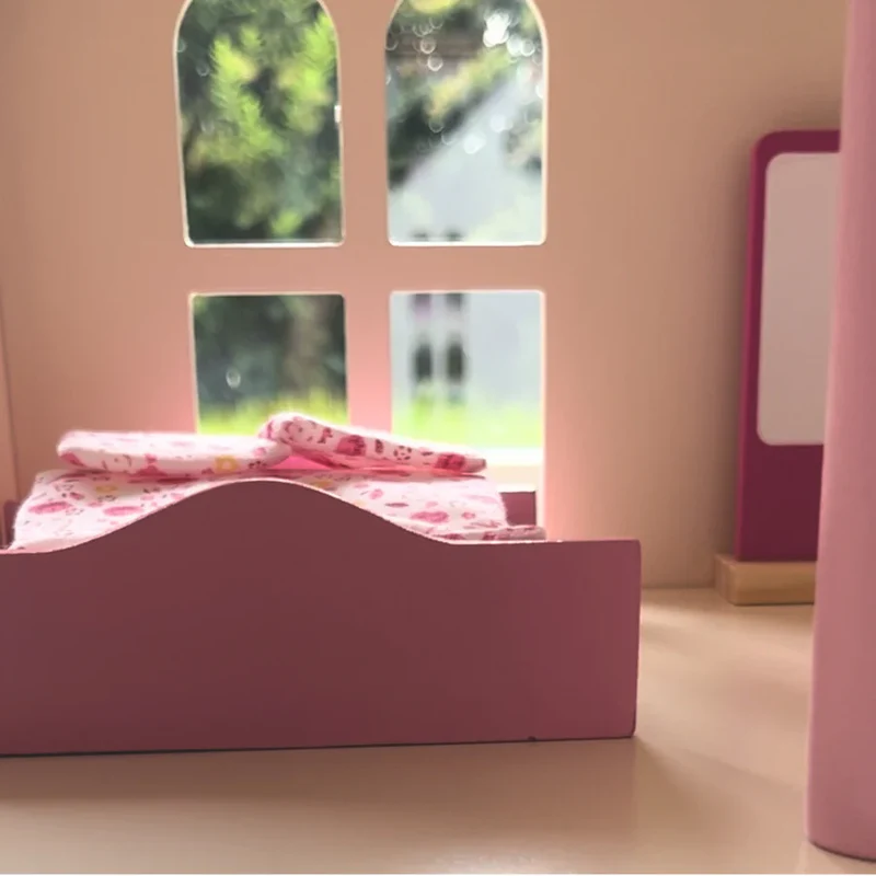 Montessori Puppenhaus aus Holz – 3 Etagen Villa mit Möbeln (Großformat)