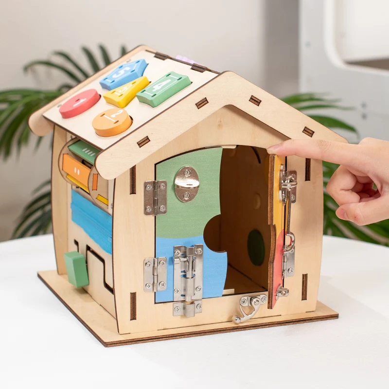 Montessori Busy House – Spielhaus aus Holz mit vielen Spielelementen