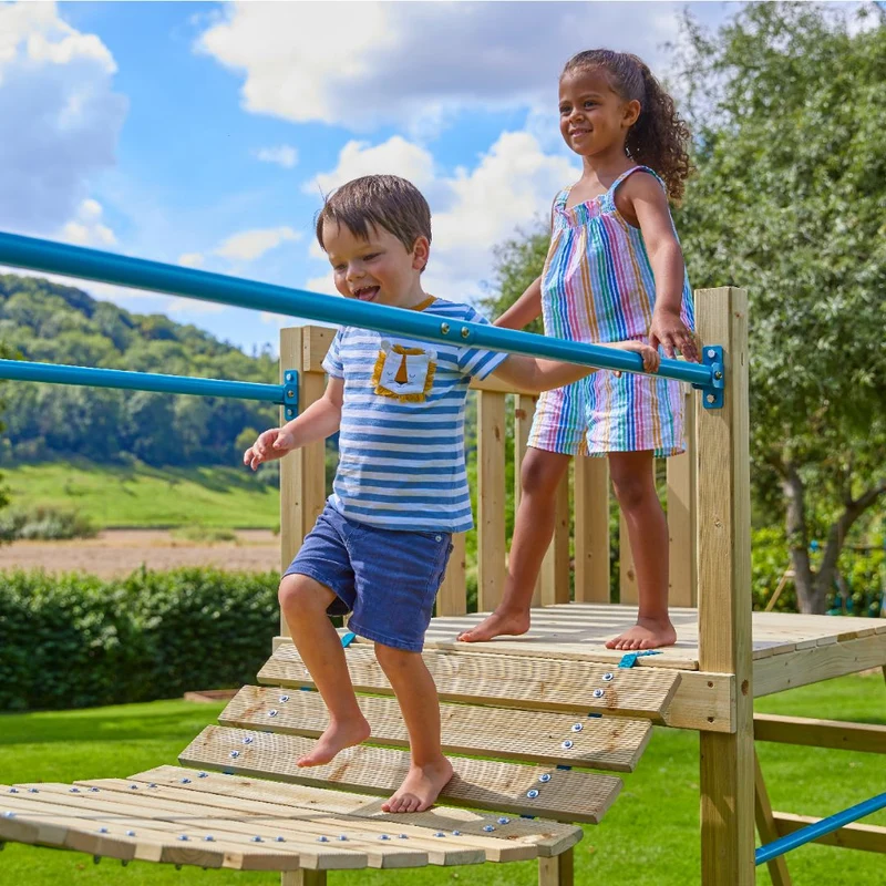 AIre de jeux XXL 3 tours et 2 ponts suspendus - bois FSC® - KUMQUAT SKYWOOD