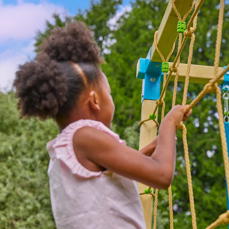 Aire de jeux XXL 2 tours avec pont suspendu - bois FSC® - CAMÉLÉE SKYWOOD