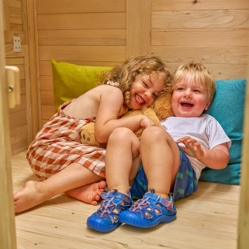 Cabane enfant avec plancher et véranda - bois FSC® - BOUTON D'OR