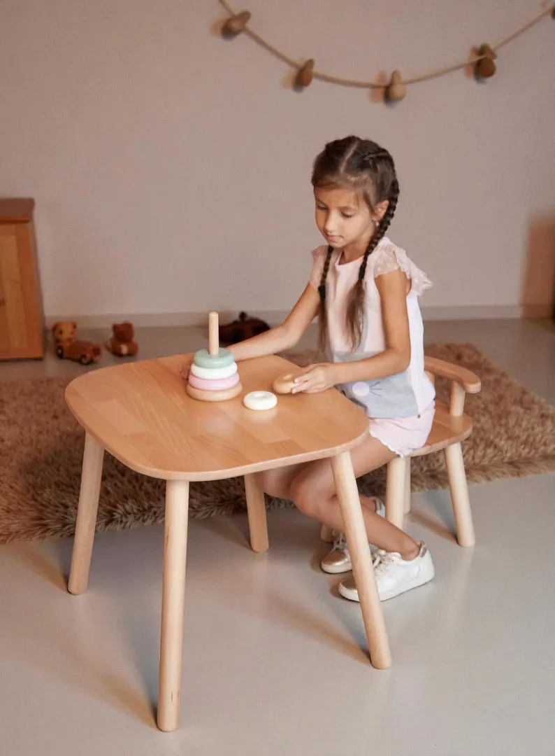 Montessori Kinderstuhl aus Buchenholz – Mit Rückenlehne
