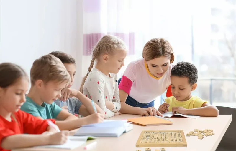 Montessori Zahlenbrett 1–100 aus Holz – Lernspiel für Zahlenverständnis & Logik