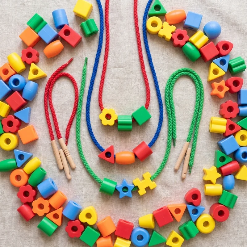 Tissage & Enfilage de Perles Colorées Montessori
