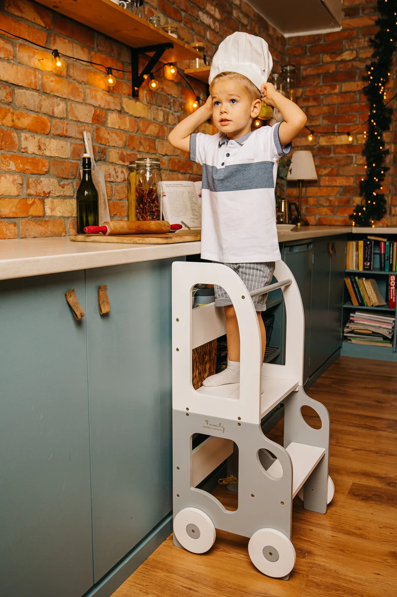 Montessori Lernturm 3-in-1 – Küchenhelfer, Tisch & Stuhl-Auto-Design