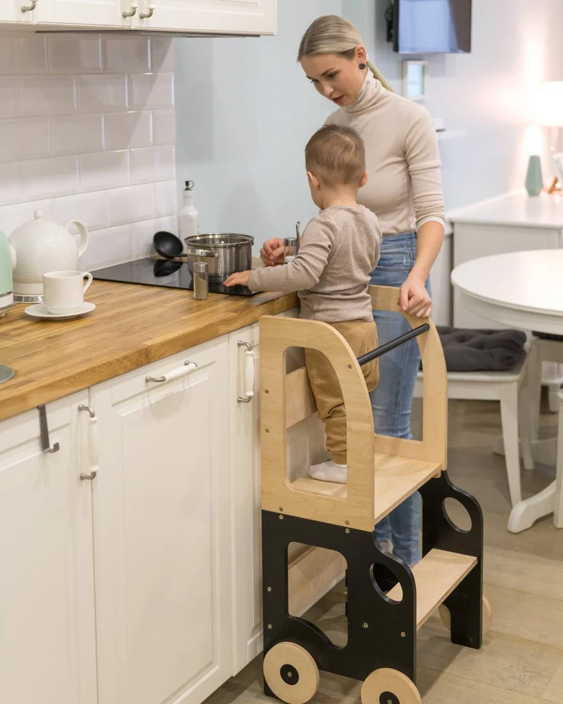 Montessori Lernturm 3-in-1 – Küchenhelfer, Tisch & Stuhl-Auto-Design