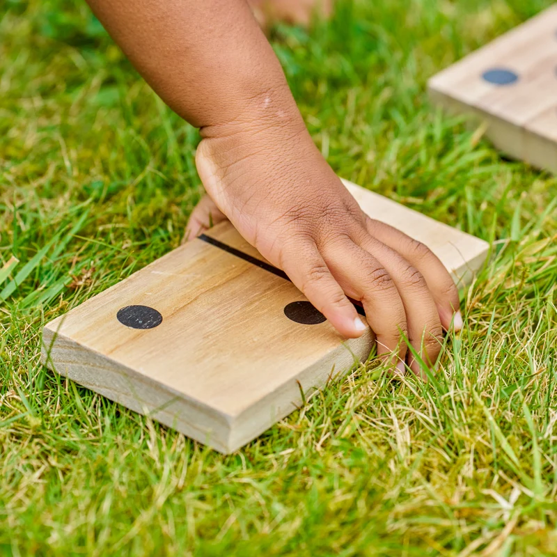 Jeu dominos géant en bois FSC® dès 3 ans