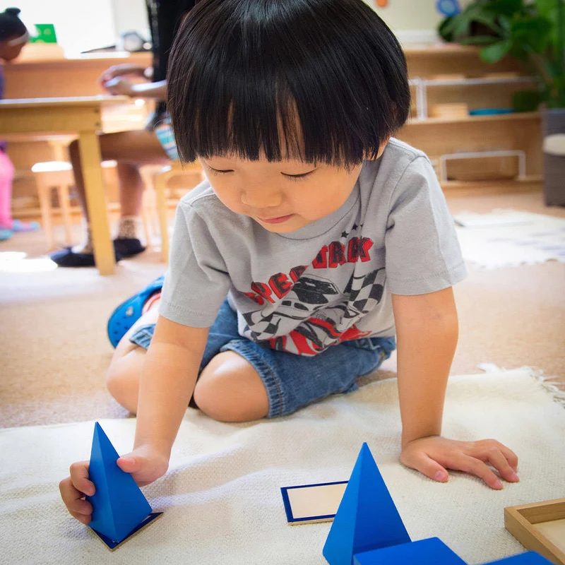 Montessori Geometrische Körper – Formen begreifen & erleben