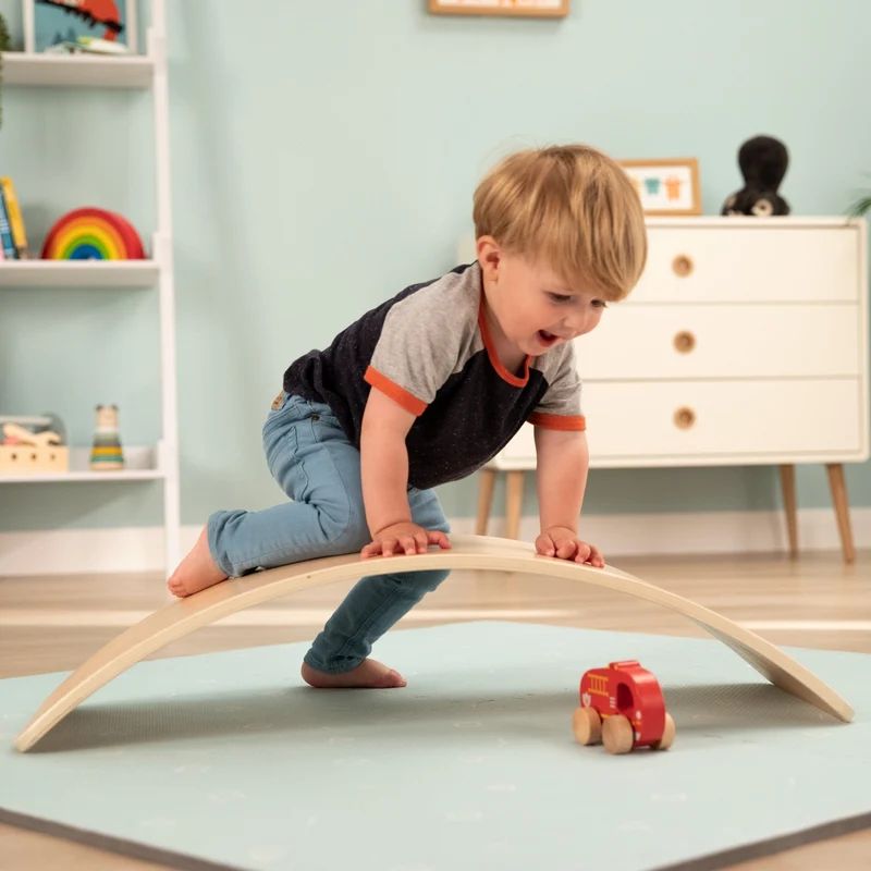 Planche d'équilibre Montessori en bois FSC® pour enfant dès 1 an