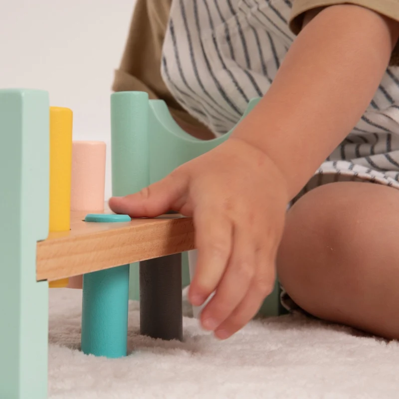 Banc à marteler en bois FSC® pour enfant dès 1 an
