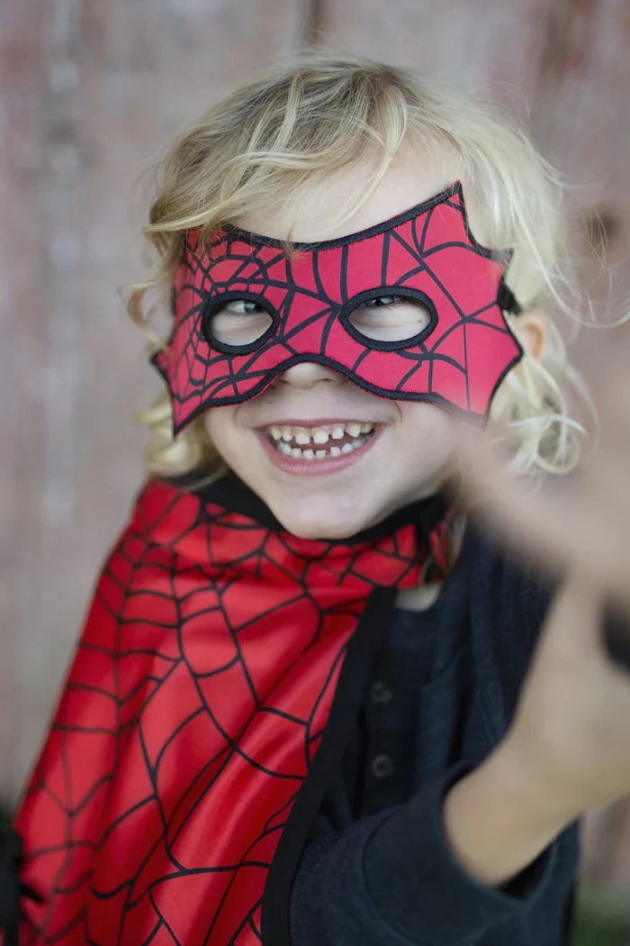 Great Pretenders - Cape réversible Spiderman ou Batman- 4-6 ans