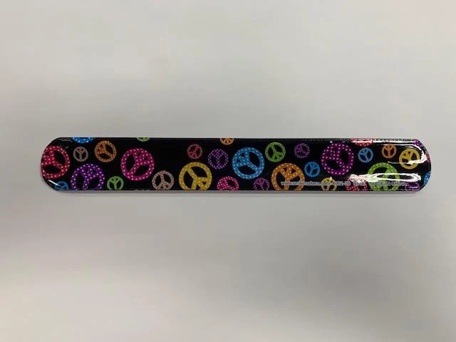 Slap Bracelet Rainbow Peace Signs / Bracelet à claquer avec symboles de paix arc-en-ciel