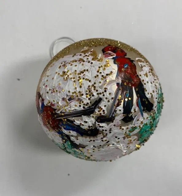 Ornament by Katerina Mertikas - 2 Children Playing Hockey (Gold Ornament) / Ornement doré par Katerina Mertikas - 2 enfants jouant au hockey