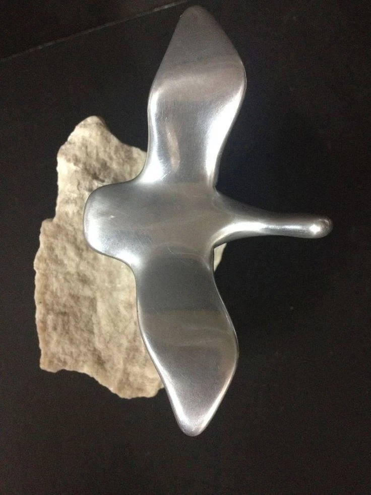 Goose on Marble Figure / Figure d'oie sur marbre