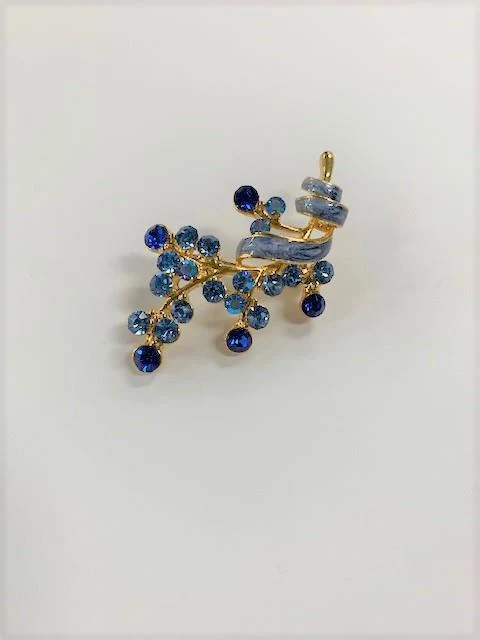 Blue Broach / Broche bleue