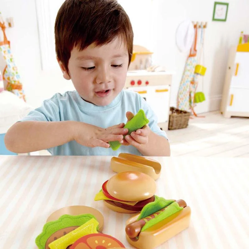 Hape Hamburgers and Hot Dogs / Hamburgers et hot-dogs Modèles en bois