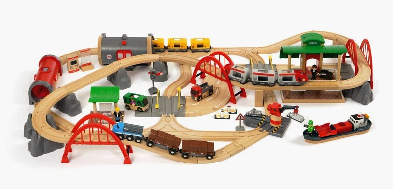 Brio Deluxe Railway Set/Coffret de chemin de fer de luxe - 33052 (Montreal, In-Store or Pickup ONLY/En magasin ou ramassage seulement)