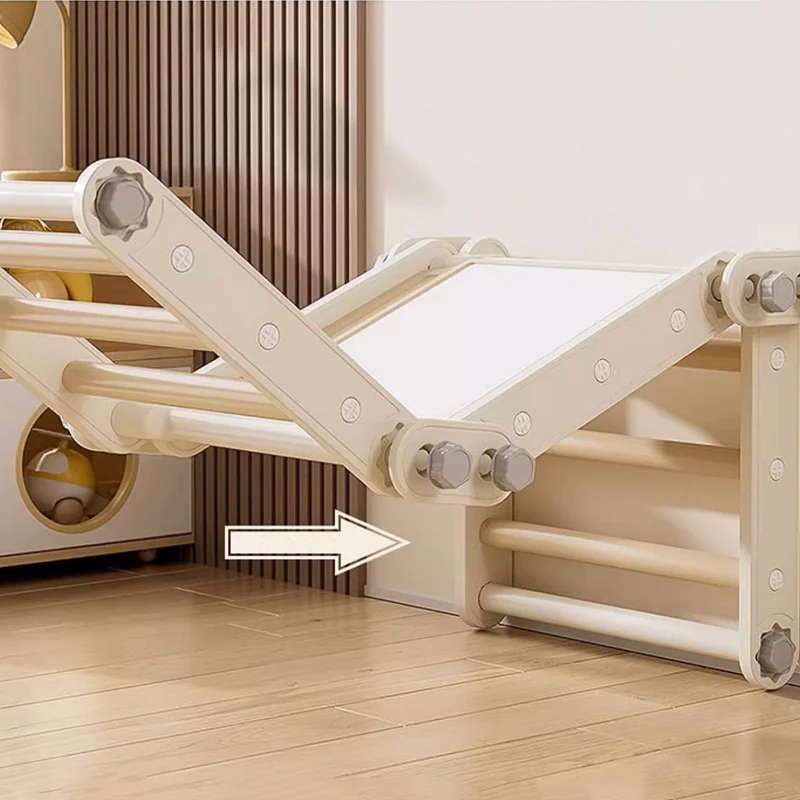Structure d’escalade modulable et pliable avec table et tableau