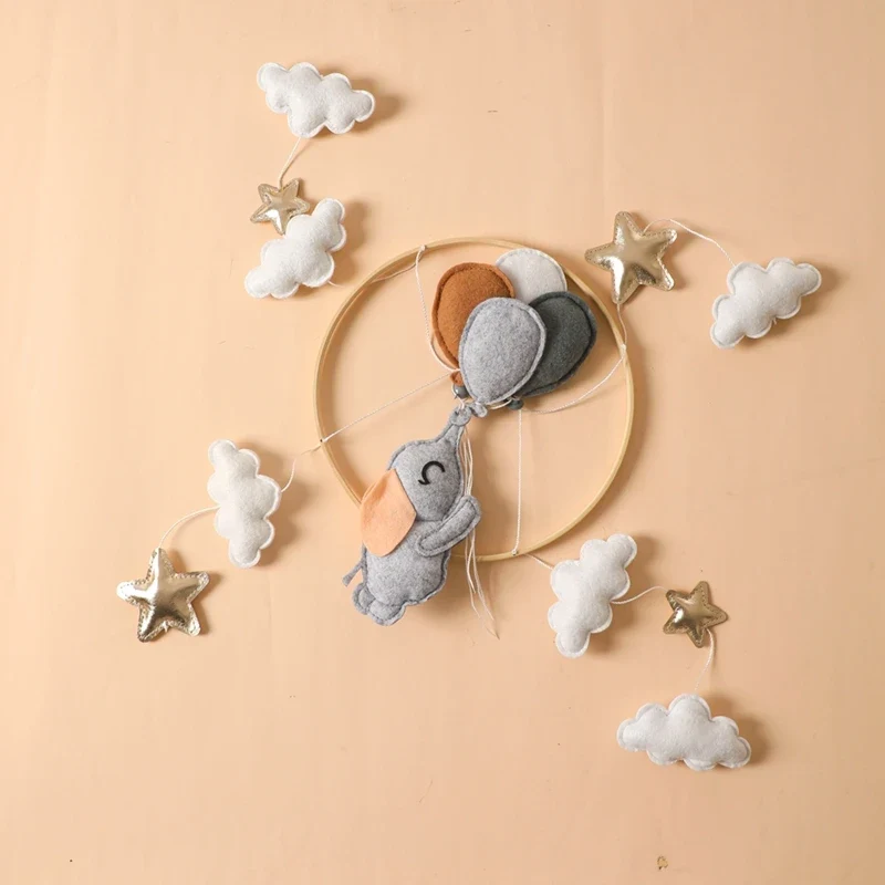Mobile et Jouet de Naissance en Bois Montessori - Décoration et Eveil Sensoriel pour Bébé