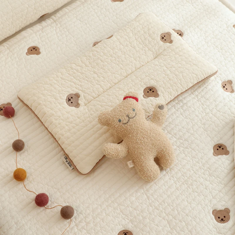 Oreiller Bébé Ergonomique en Mousse à Mémoire de Forme – Anti Tête Plate