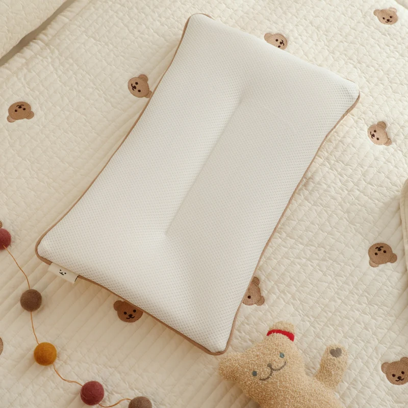 Oreiller Bébé Ergonomique en Mousse à Mémoire de Forme – Anti Tête Plate