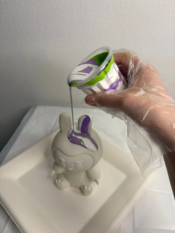 Kit Anniversaire Pouring Art Labubu 17 cm – Figurine tendance à personnaliser + 3 peintures