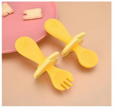 Set de Couverts d’Apprentissage en Silicone pour Bébé – Cuillère et Fourchette avec Anneau de Sécurité